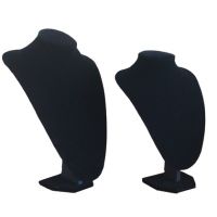 ΛΑΙΜΟΣ ΓΙΑ ΚΟΛΙΕ ΑΠΟ ΜΑΥΡΟ ΒΕΛΟΥΔΟ